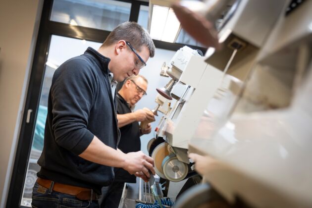 CNC Einlagenfertigung - Feinschliff ​in Handarbeit